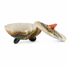 Load image into Gallery viewer, Bordallo Pinheiro Oysters & Scallops Medium Tureen