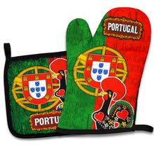 Load image into Gallery viewer, Portugal Oven Mitt & Pot Holder Set - Barcelos Rooster Kitchen Set with Portuguese Flag Design