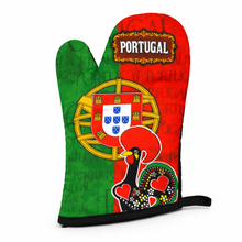 Load image into Gallery viewer, Portugal Oven Mitt & Pot Holder Set - Barcelos Rooster Kitchen Set with Portuguese Flag Design