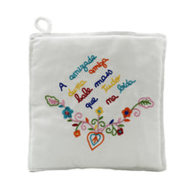 Load image into Gallery viewer, Amizade White Oven Mitt and Pot Holder Set
