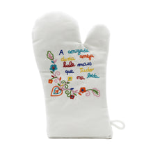 Load image into Gallery viewer, Amizade White Oven Mitt and Pot Holder Set
