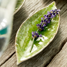 Load image into Gallery viewer, Costa Nova Riviera 7" Tomate Laurel Leaf Set