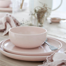 Load image into Gallery viewer, Casafina Pacifica 6&quot; Marshmallow Rose Soup/Cereal Bowl Set
