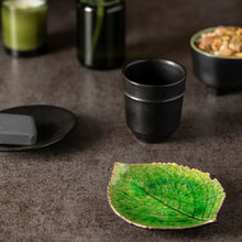 Load image into Gallery viewer, Costa Nova Riviera 7&quot; Tomate Hydrangea Leaf Set
