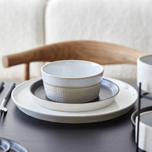 Load image into Gallery viewer, Costa Nova Nótos 8&quot; Latitude Black Round Plate Set
