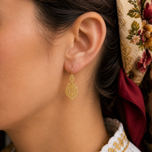 Load image into Gallery viewer, Brincos Rainha Filigree Earrings – Gold Plated 925 Sterling Silver (XS)
