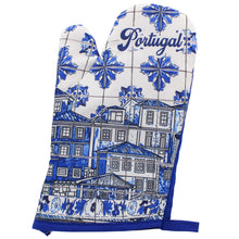 Load image into Gallery viewer, Portugal Azulejo Oven Mitt and Pot Holder Set – Blue &amp; White Tile Design
