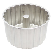 Load image into Gallery viewer, Portuguese Fluted Aluminum Pudding Mold with Lid - Traditional Flan &amp; Cake Bakeware

