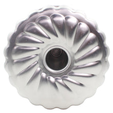 Load image into Gallery viewer, Portuguese Fluted Aluminum Pudding Mold with Lid - Traditional Flan &amp; Cake Bakeware
