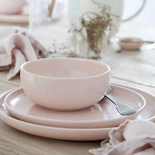 Load image into Gallery viewer, Casafina Pacifica 9&quot; Marshmallow Rose Soup/Pasta Bowl Set

