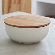 Load image into Gallery viewer, Casafina Pacifica 10&quot; Vanilla Serving Bowl with Oak Wood Lid
