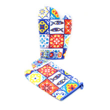 Load image into Gallery viewer, 100% Cotton Set of 2 Oven Mitts With Portuguese Tile Pattern
