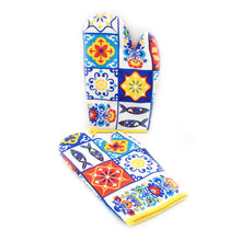 Load image into Gallery viewer, 100% Cotton Set of 2 Oven Mitts With Portuguese Tile Pattern
