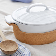 Load image into Gallery viewer, Casafina Ensemble 12&quot; Oval White Casserole with Cork Tray
